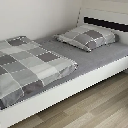 Waldperlach Ruhig Und Sehr Schoene * Мюнхен